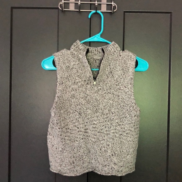 Urban Outfitters Tops - Crop quarter zip sleeveless vest